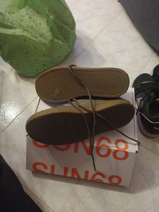 Scarpe  grigi con lacci