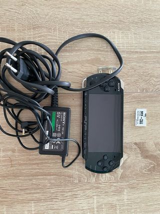PSP Slim Sony Negra parte trasera con Marcas