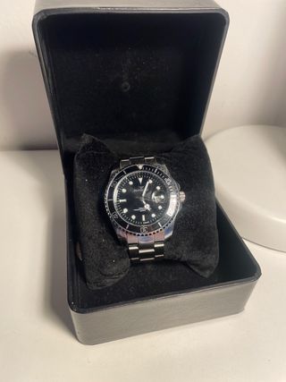 Reloj de Cuarzo Negro y Plateado