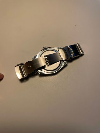 Reloj de Cuarzo Negro y Plateado