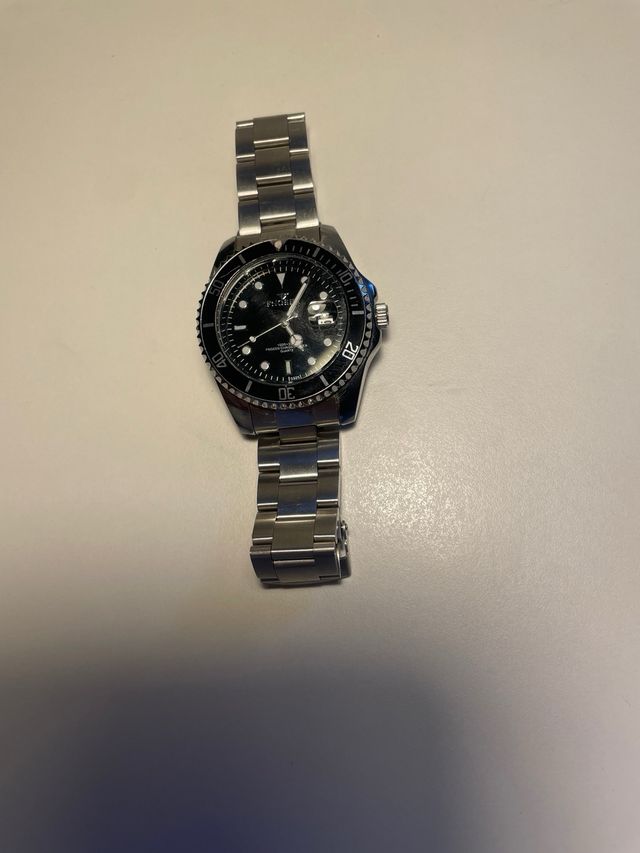 Reloj de Cuarzo Negro y Plateado