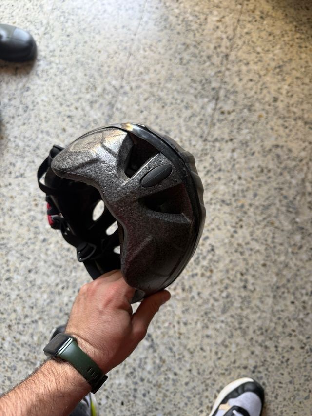 Casco de bicicleta negro