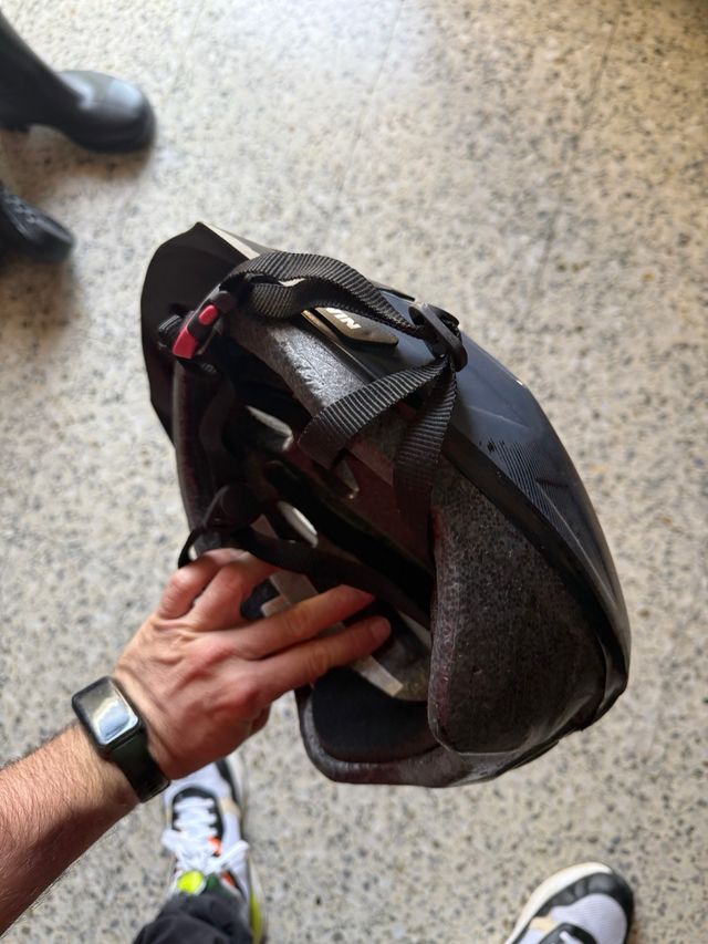 Casco de bicicleta negro