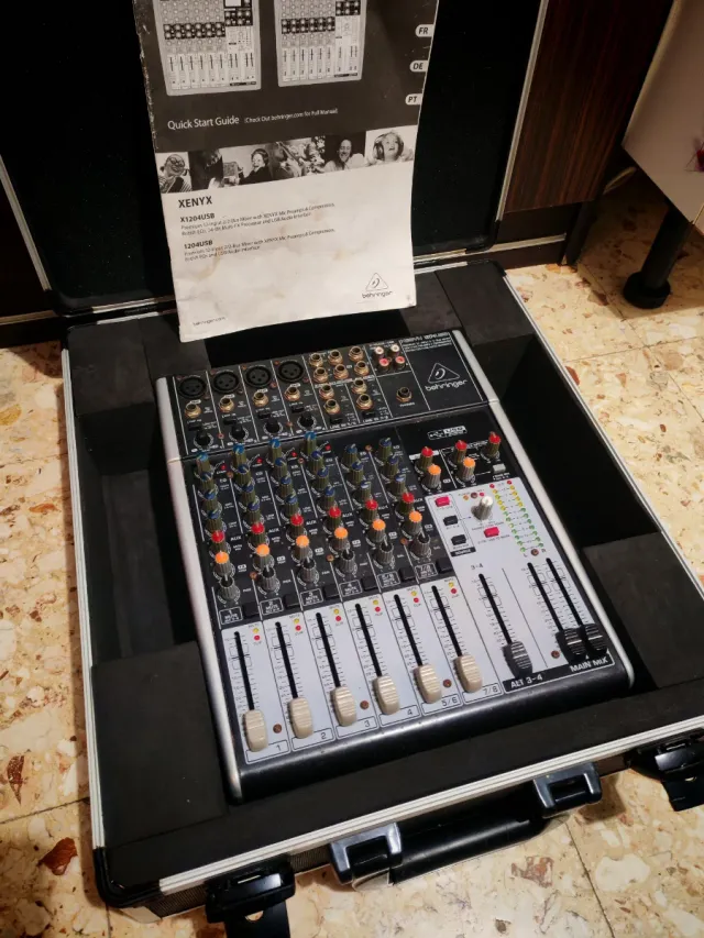 Mixer Behringer Xenyx 1204USB