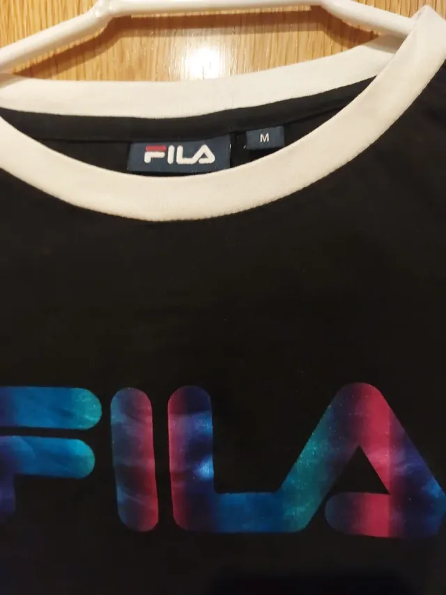 Camiseta Fila Negra Logo Multicolor Talla M