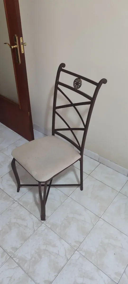 Mesa de forja con 4 sillas