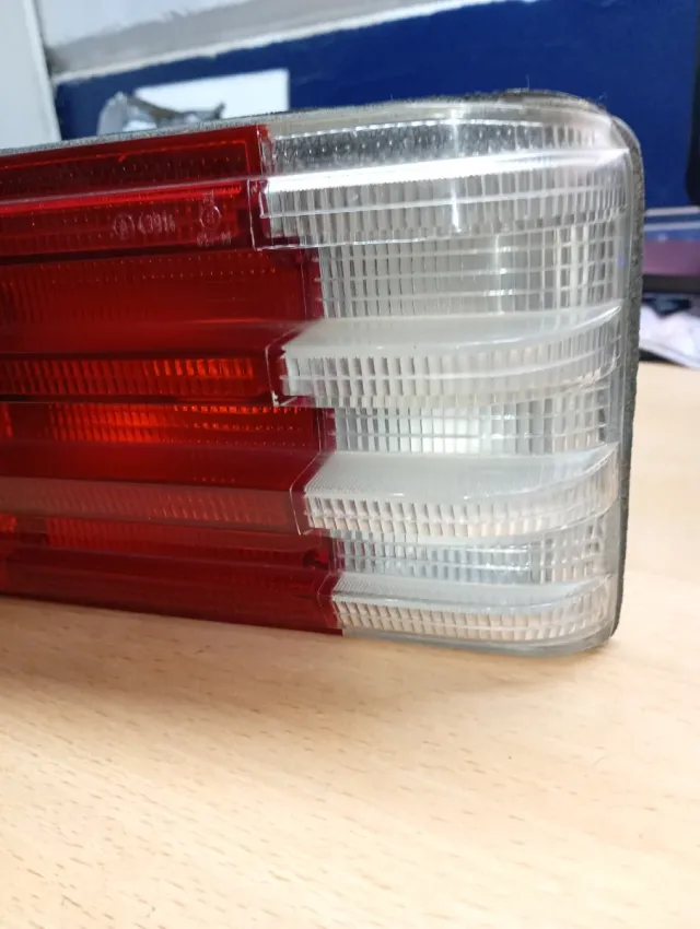 Tulipa Trasera Izquierda Mercedes W116 1168200566