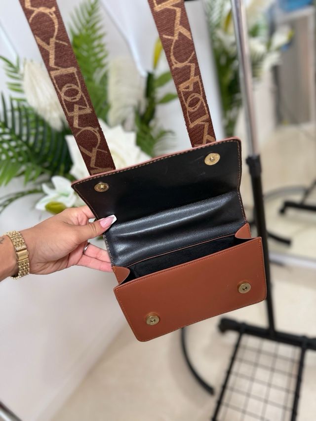 Bolso bandolera marrón acolchado