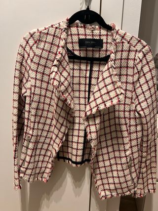 Chaqueta Zara cuadros rojo y blanco
