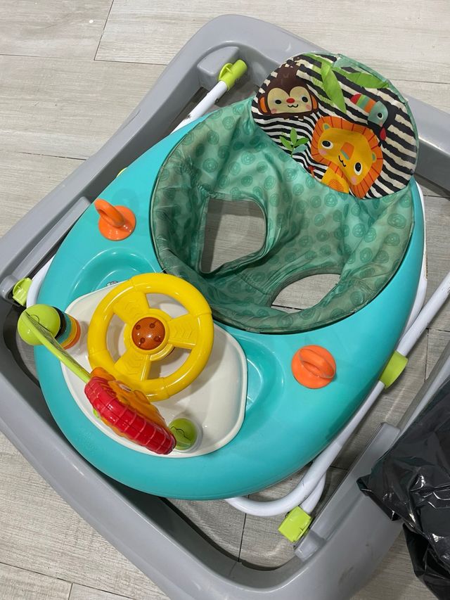 Andador bebé con centro de actividades