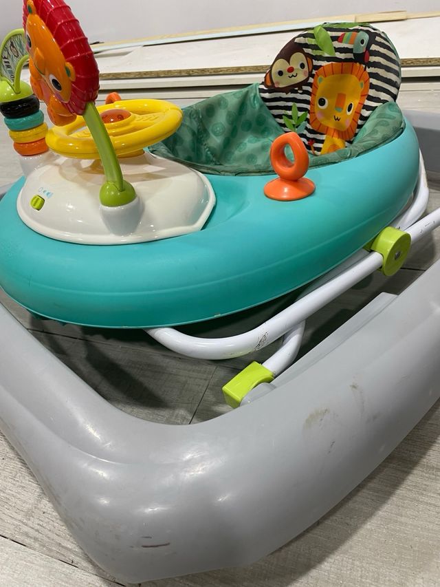 Andador bebé con centro de actividades