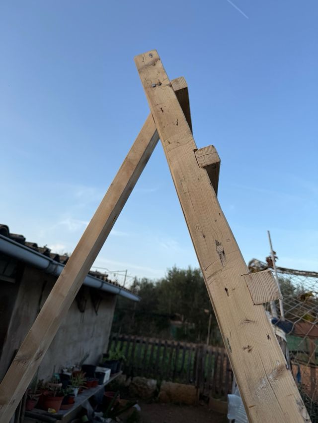 Escalera de madera tipo payesa