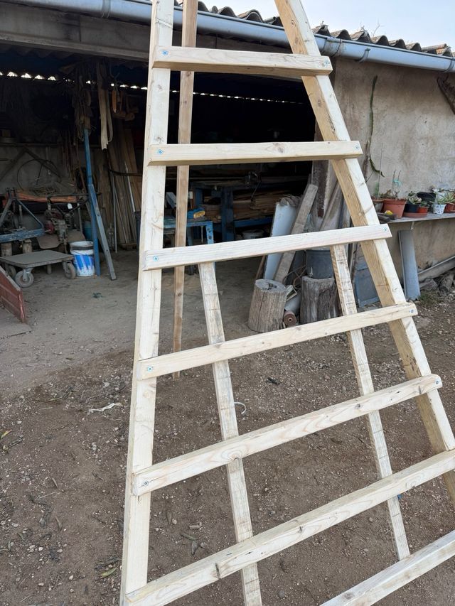 Escalera de madera tipo payesa