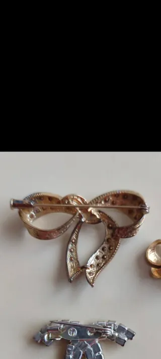 Broche,alfiler,joya, dorado cristales brillantes