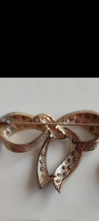 Broche,alfiler,joya, dorado cristales brillantes