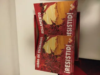 ¡Resistid! Juego de mesa solitario