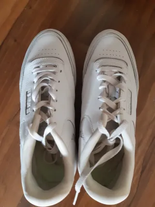 Deportivos Reebok Talla 39 Blancos y Plateados