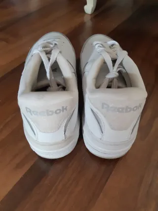 Deportivos Reebok Talla 39 Blancos y Plateados
