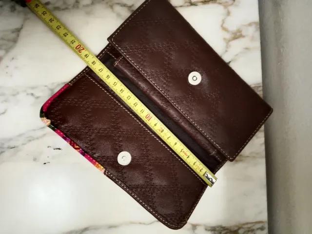 Monedero mujer marrón con diseño de llama