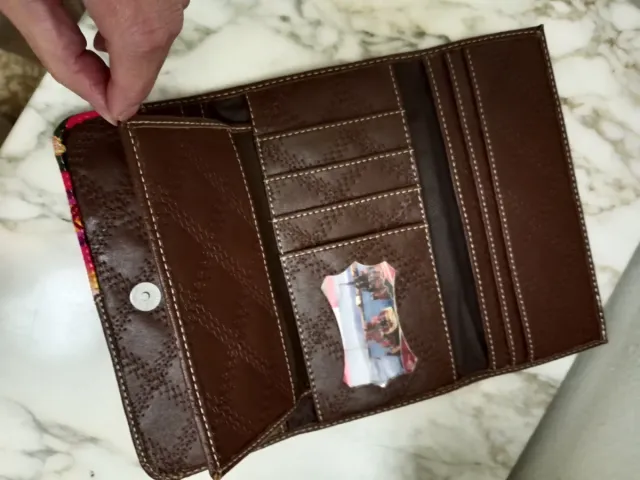 Monedero mujer marrón con diseño de llama