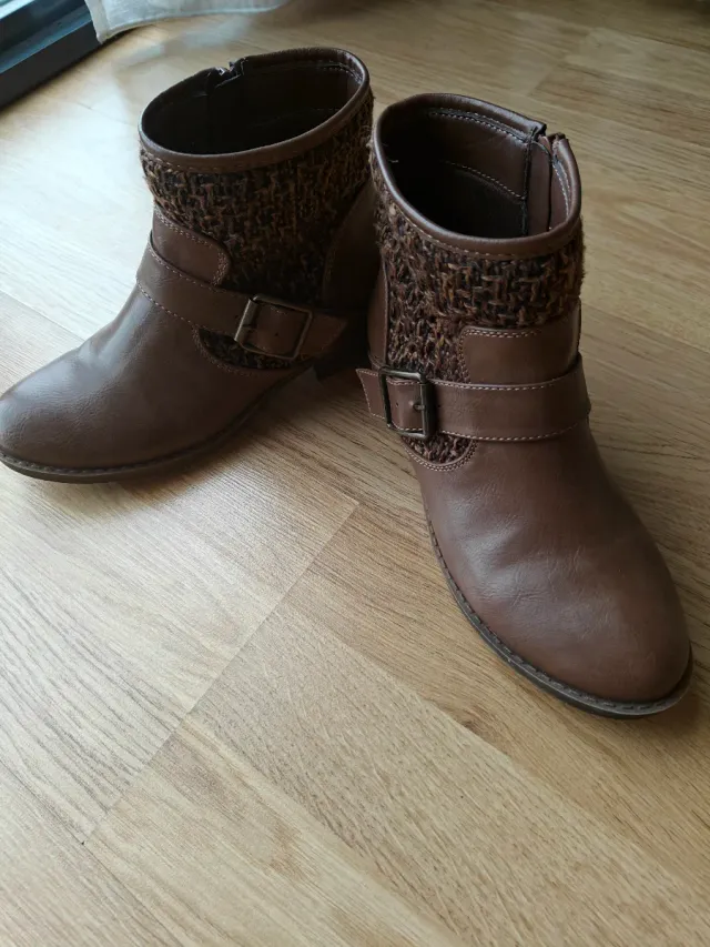 Botines marrones con tejido lana