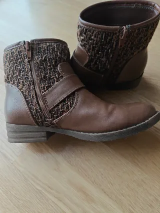 Botines marrones con tejido lana