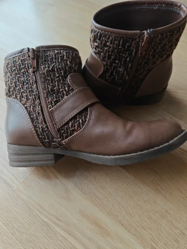 Botines marrones con tejido lana