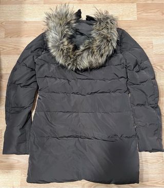 Plumífero mujer marrón con capucha