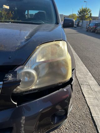 Faros delanteros amarillos