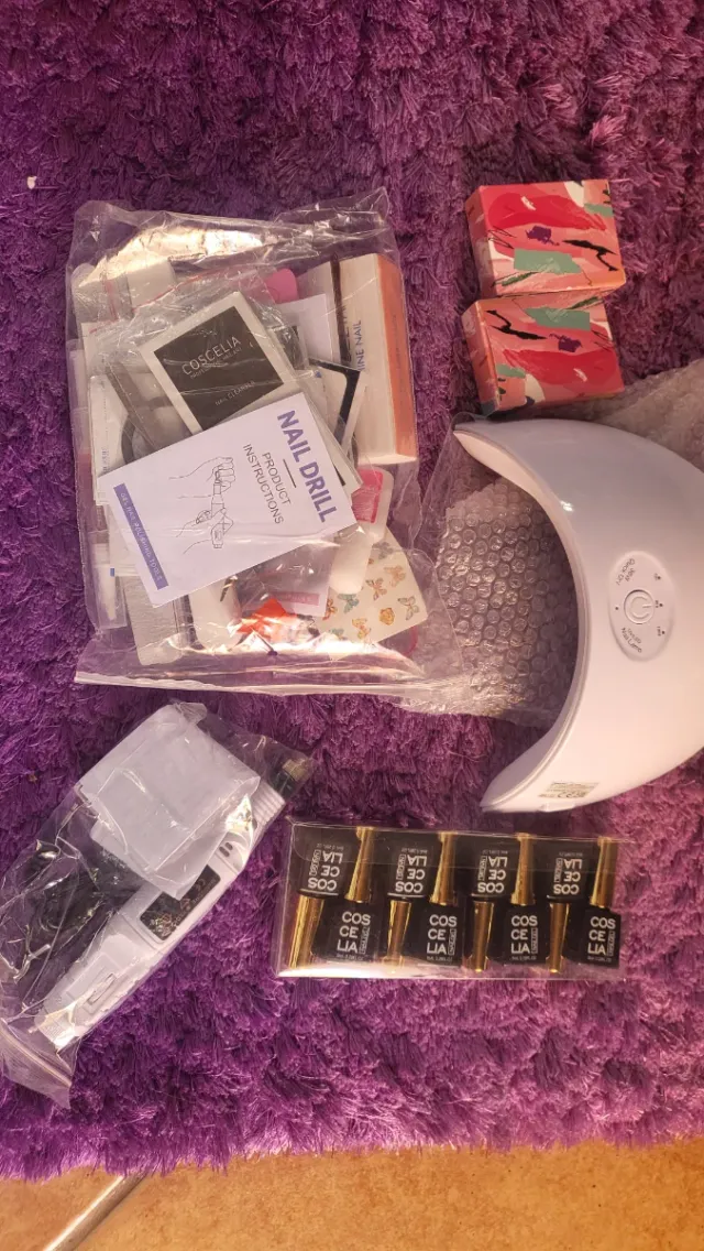 Kit Manicura COSCELIA: Lámpara UV y Esmaltes