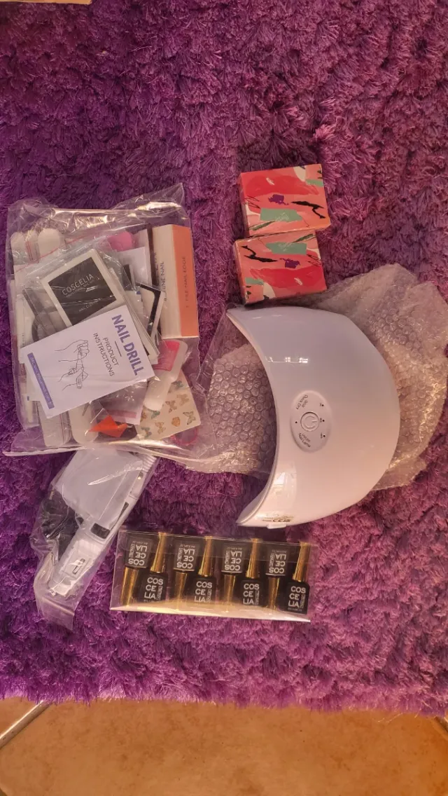 Kit Manicura COSCELIA: Lámpara UV y Esmaltes