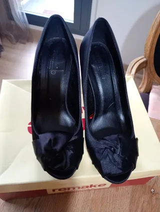 Zapatos de tacón Marypaz negros de raso