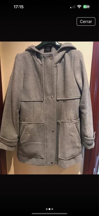Chaquetón gris con capucha