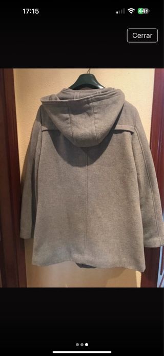 Chaquetón gris con capucha