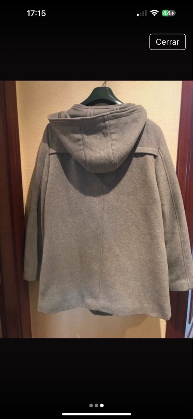 Chaquetón gris con capucha