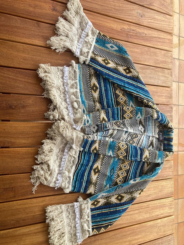 Chaqueta estilo étnico con flecos