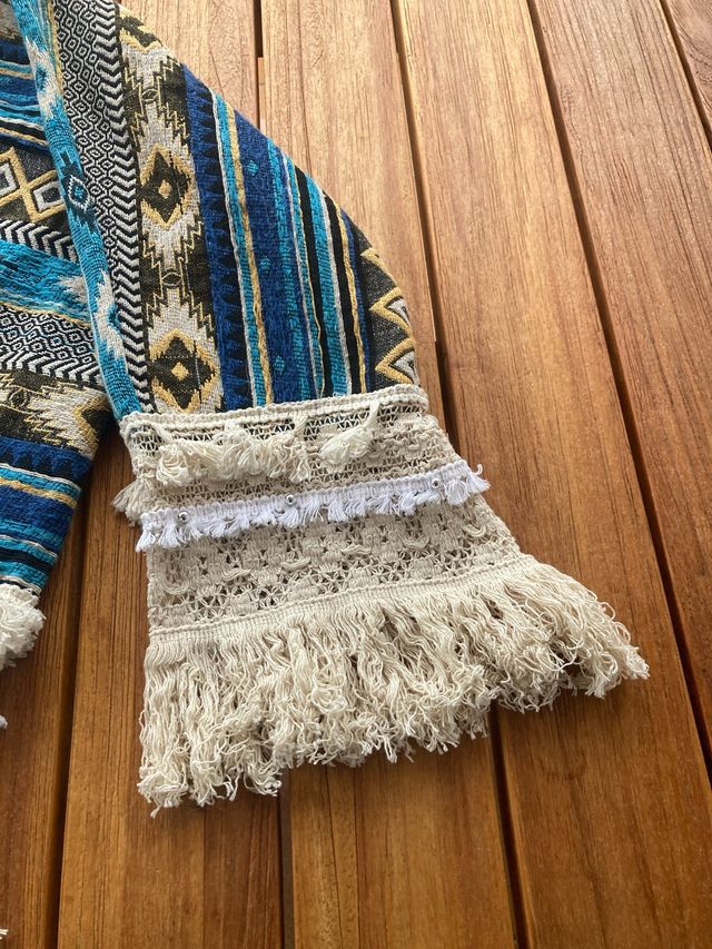 Chaqueta estilo étnico con flecos