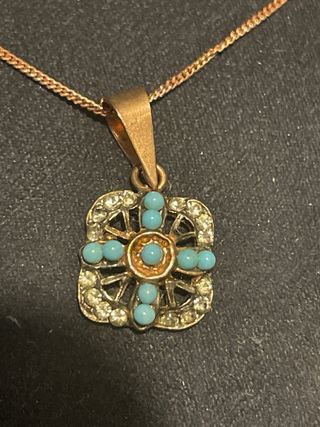 Collana con pendente quadrato