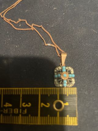 Collana con pendente quadrato