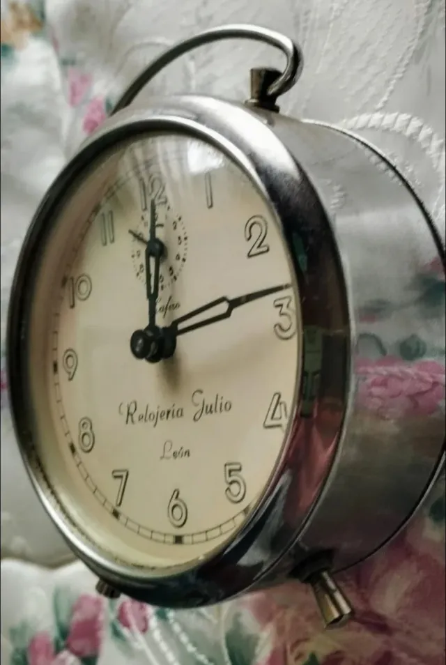 Reloj despertador cuerda años 50. Como nuevo.