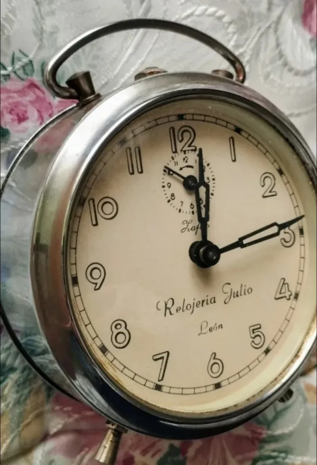 Reloj despertador cuerda años 50. Como nuevo.
