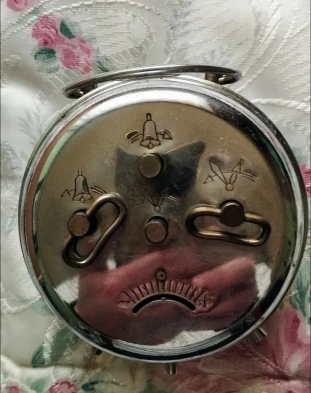 Reloj despertador cuerda años 50. Como nuevo.