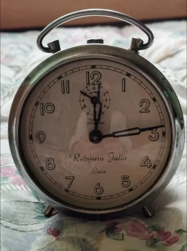 Reloj despertador cuerda años 50. Como nuevo.