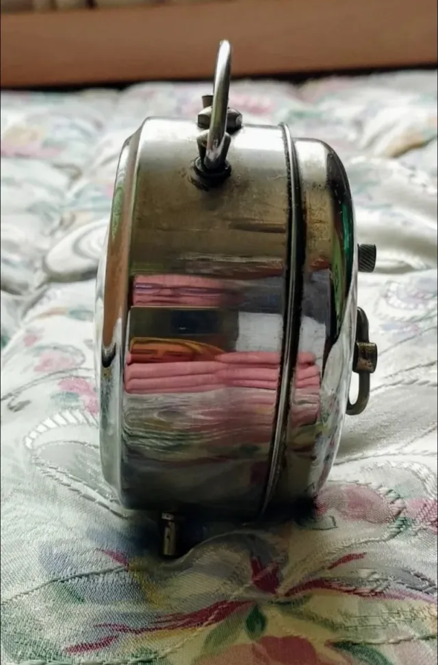 Reloj despertador cuerda años 50. Como nuevo.