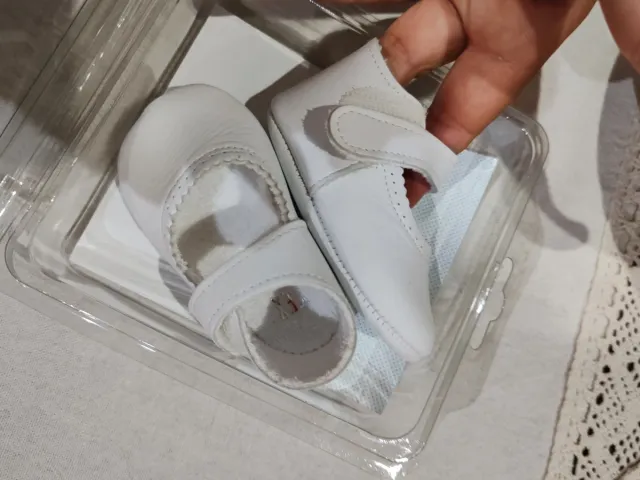 Zapatos de bebé blancos
