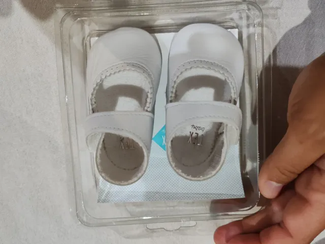 Zapatos de bebé blancos