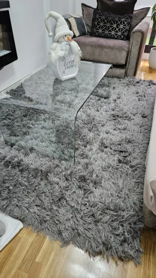 Grande tappeto grigio a pelo lungo