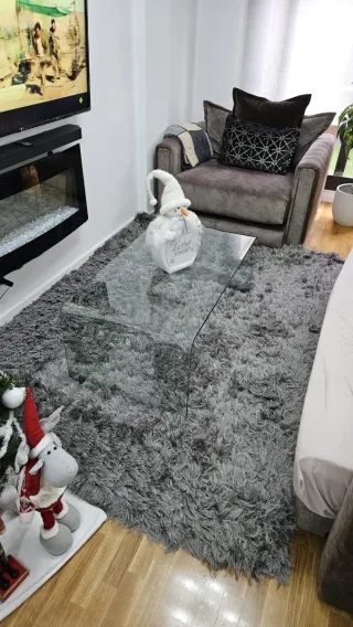 Grande tappeto grigio a pelo lungo