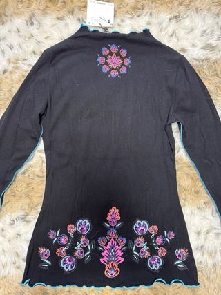 Camiseta nueva Desigual Negra Bordada Flores