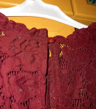 Blusa granate de encaje